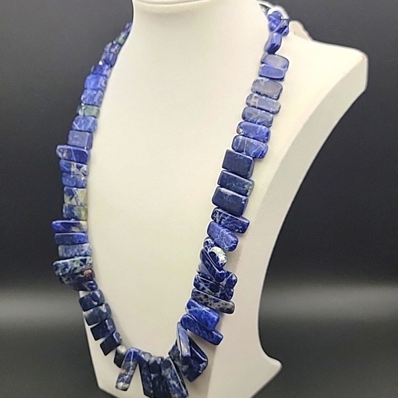 Sodalite Flat Slab 590 Cts Natural Gemstone Single Strand Beaded Necklace - Picture 6 of 11